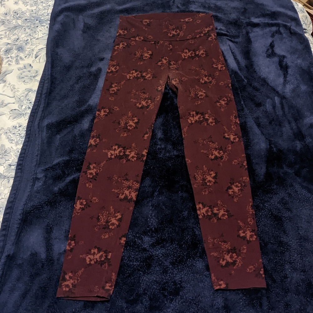 Women's Charlotte Russe large leggings burgundy with flowers